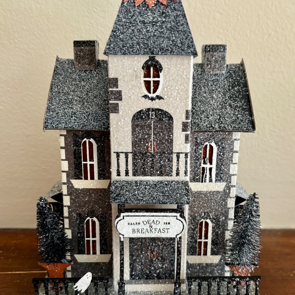 New! My Minds Eye Halloween House Dead & Breakfast, Lights Up!